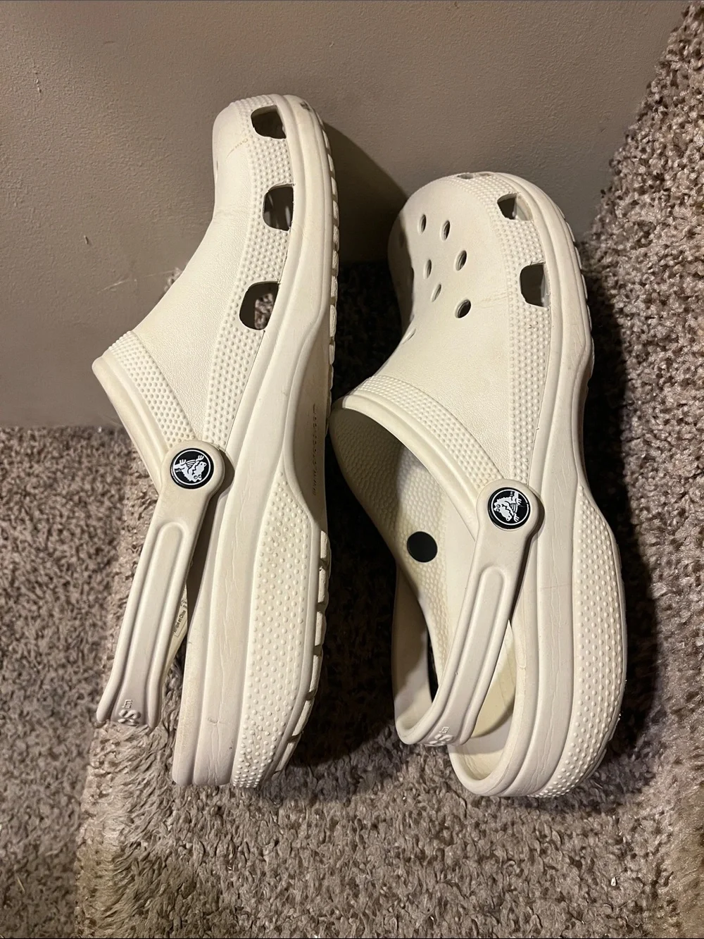 CROCS Classic Clog in Off White